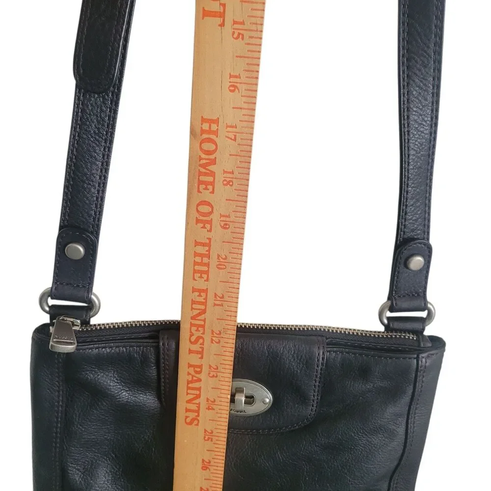 Fossil Turn Lock Crossbody Bag Purse Black Pebbled Leather Classic Career Casual